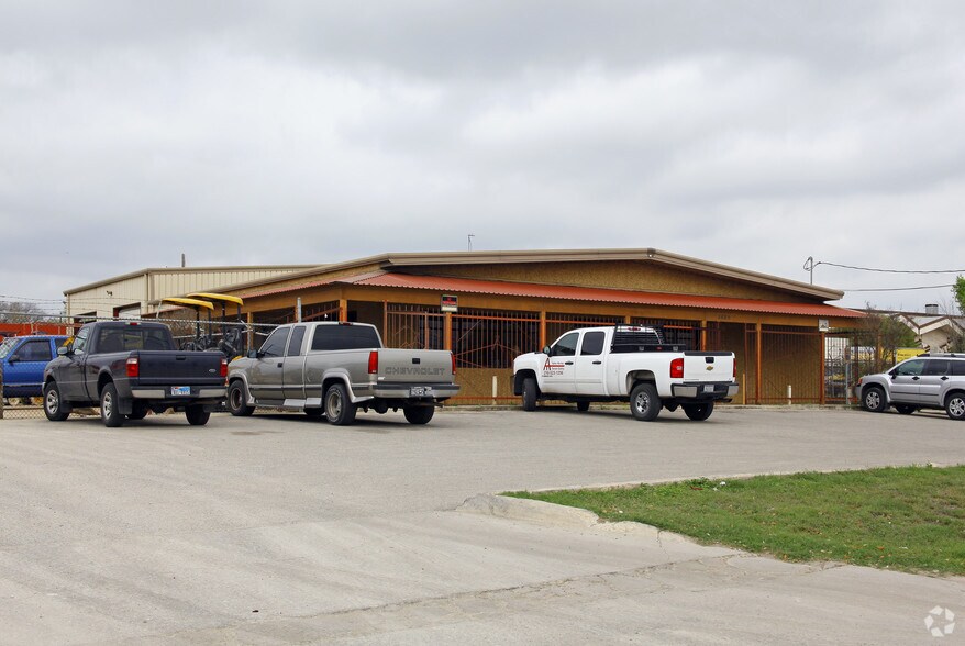 More Photos Of 3439 Roosevelt Ave, San Antonio Service For Sale