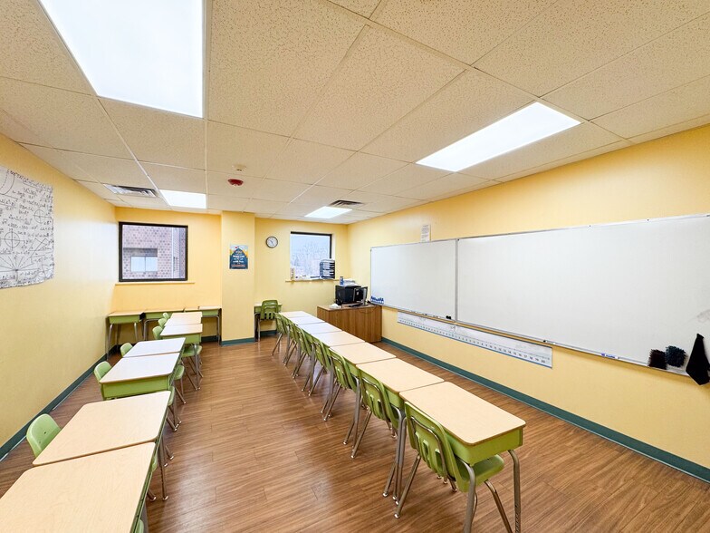 More Photos Of 860-862 Silas Deane Hwy, Wethersfield Freestanding For Lease