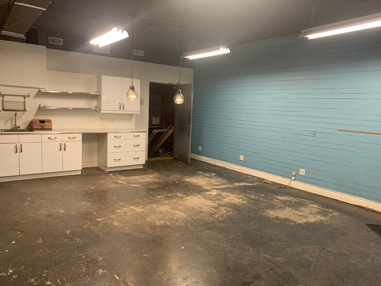 More Photos Of 356-358 Main St E, Hamilton Storefront Retail Residential For Lease
