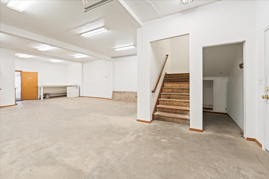 More Photos Of 3534 International St, Fairbanks General Retail For Lease