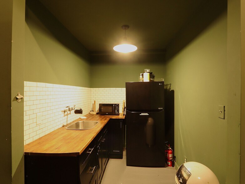 More Photos Of 2831 E Grand Blvd, Detroit Warehouse For Sale