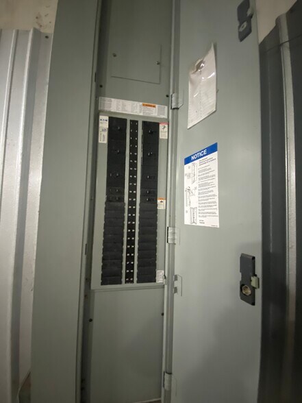 More Photos Of 7030 Wespark Cir, Beaumont Warehouse For Lease