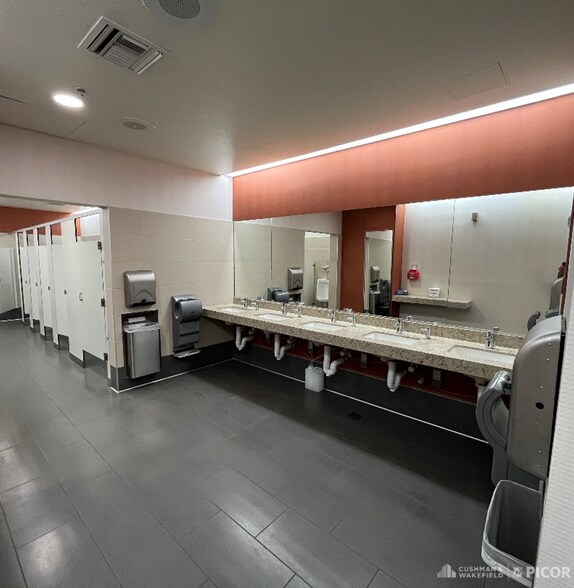 More Photos Of 2700 E Commerce Center Pl, Tucson Research And Development For Lease
