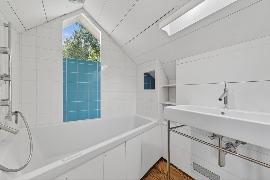 More Photos Of 208 St Marys St, Raleigh Loft Creative Space For Sale