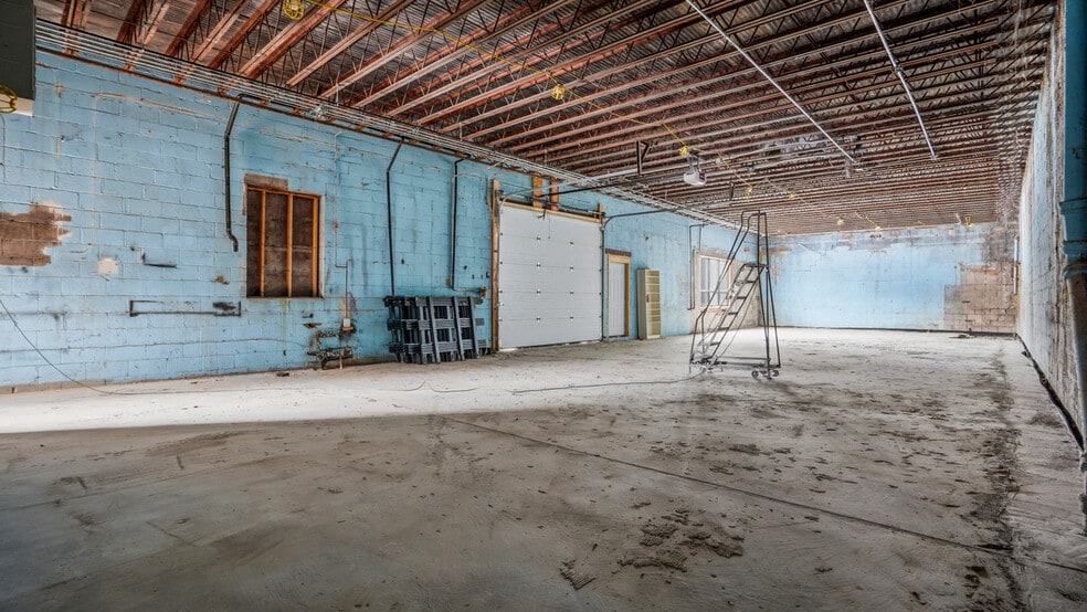 More Photos Of 2750 Banksville Rd, Pittsburgh Warehouse For Sale