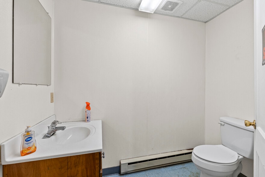 More Photos Of 1336 Main St, Dillwyn Auto Dealership For Sale