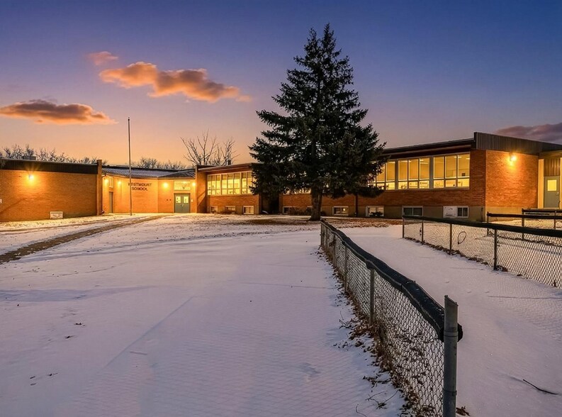 Primary Photo Of 1100 Currie Cres, Moose Jaw Office For Sale