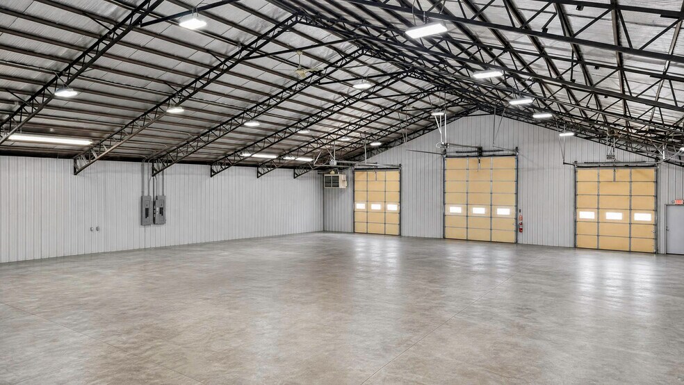More Photos Of 412 N Mickey Mantle Blvd, Commerce Auto Repair For Sale