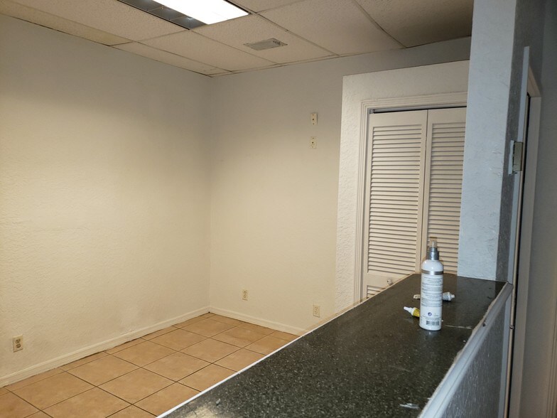 More Photos Of 1110 2nd Ave S, Lake Worth Warehouse For Lease