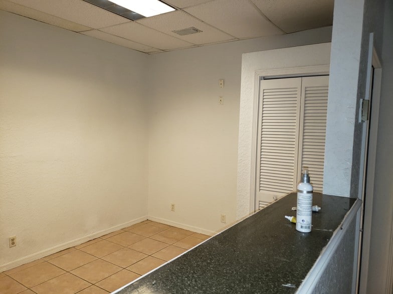 More Photos Of 1110 2nd Ave S, Lake Worth Warehouse For Lease