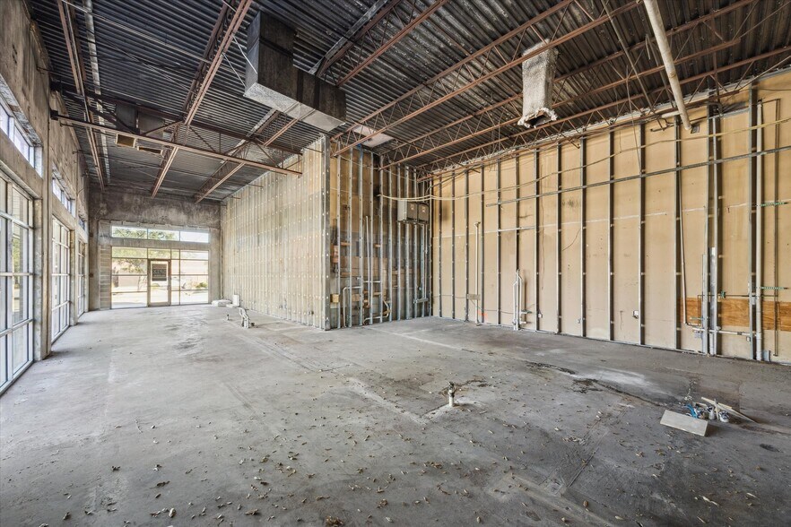 More Photos Of 16512-16580 El Camino Real St, Houston Storefront For Lease