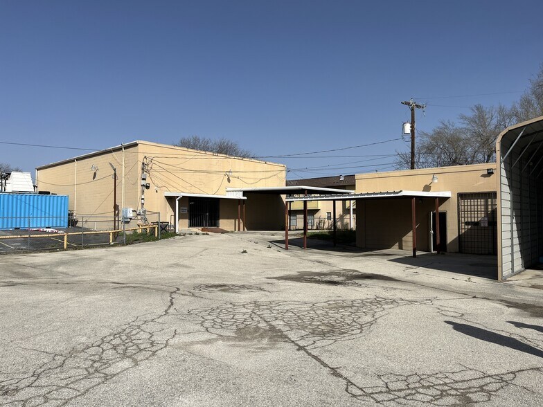 More Photos Of 2502 Harry Wurzbach Rd, San Antonio Flex For Sale