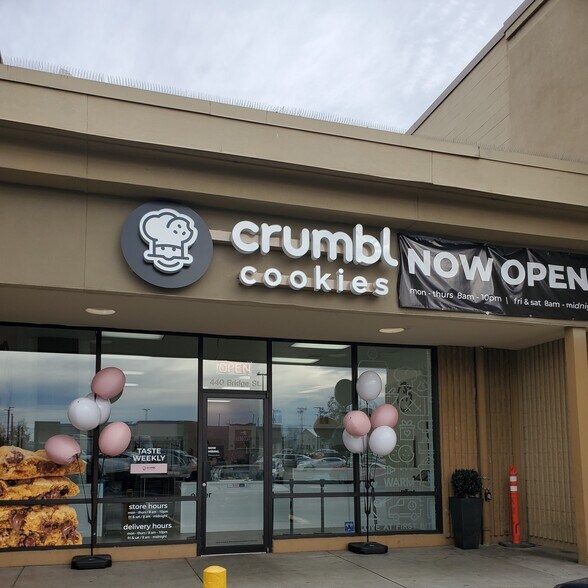 More Photos Of 330-470 Bridge St, Clarkston Unknown For Lease