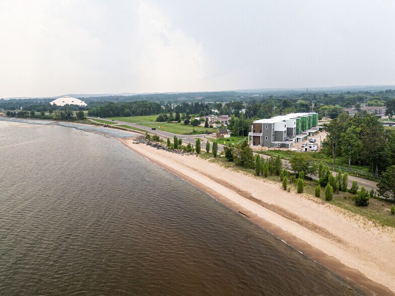 More Photos Of 2401 Lakeshore Blvd, Marquette Apartments For Sale