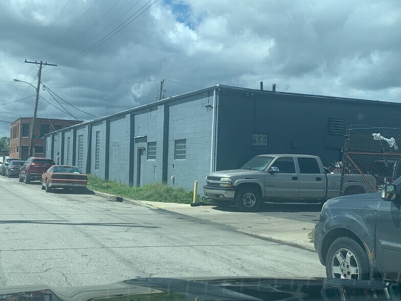 More Photos Of 870 N 20th St, Columbus Warehouse For Lease