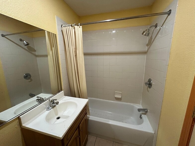 More Photos Of 7920 US Highway 51 N, Millington Hotel For Sale