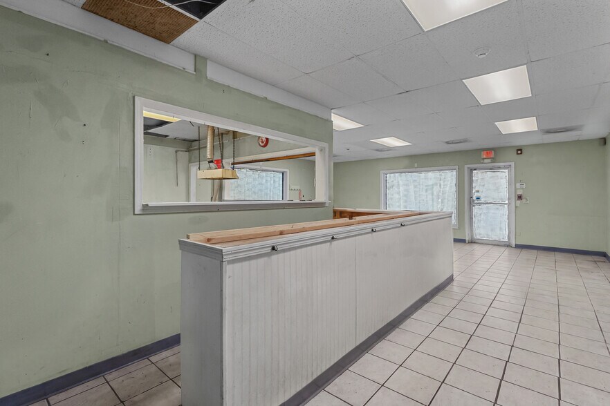 More Photos Of 184 W Main St, Dudley Freestanding For Sale