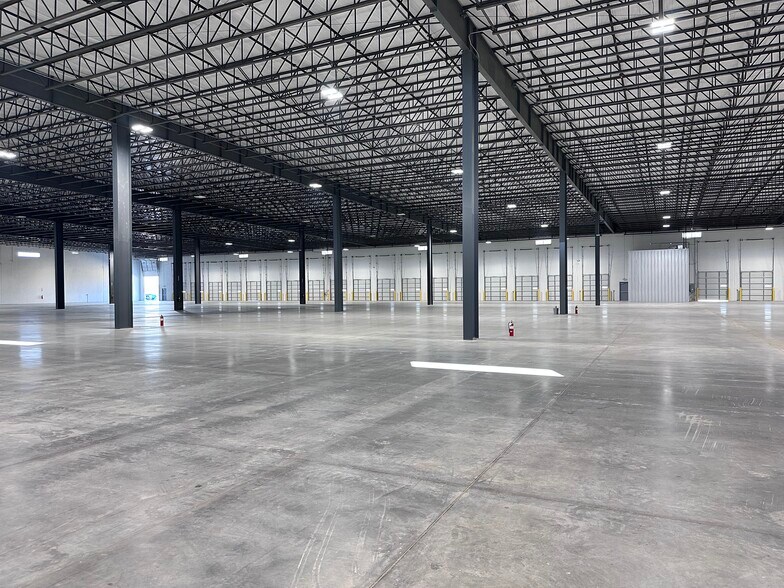 More Photos Of 19926 Kraus Lp, Laredo Distribution For Sale