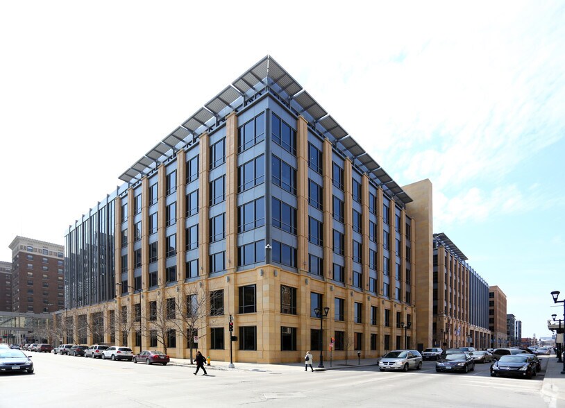 More Photos Of 1100 Locust St, Des Moines Office For Lease