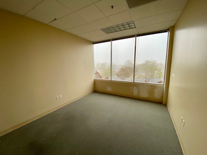 More Photos Of 18705 Madrone Pky, Morgan Hill Research And Development For Lease