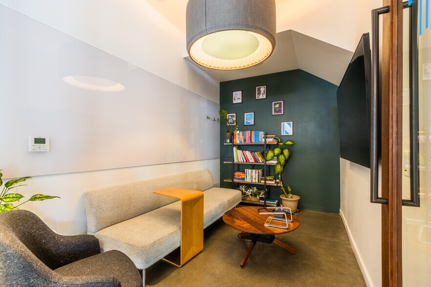 More Photos Of 425-427 Brannan St, San Francisco Showroom For Lease