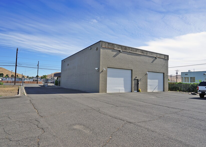 More Photos Of 1214 Fruitvale Blvd, Yakima Service For Lease
