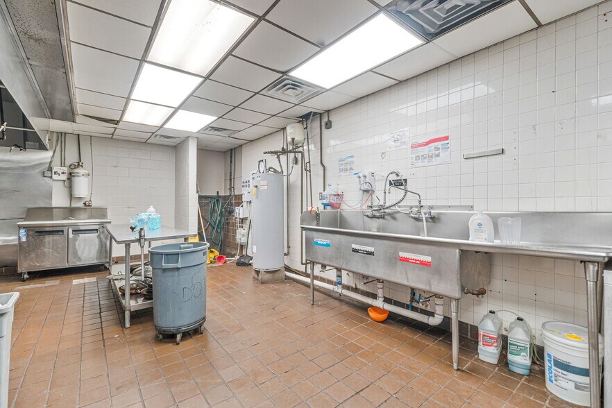 More Photos Of 41 S Navy Blvd, Pensacola Fast Food For Lease