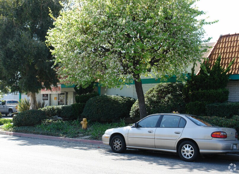 More Photos Of 15571 Producer Ln, Huntington Beach Light Distribution For Lease