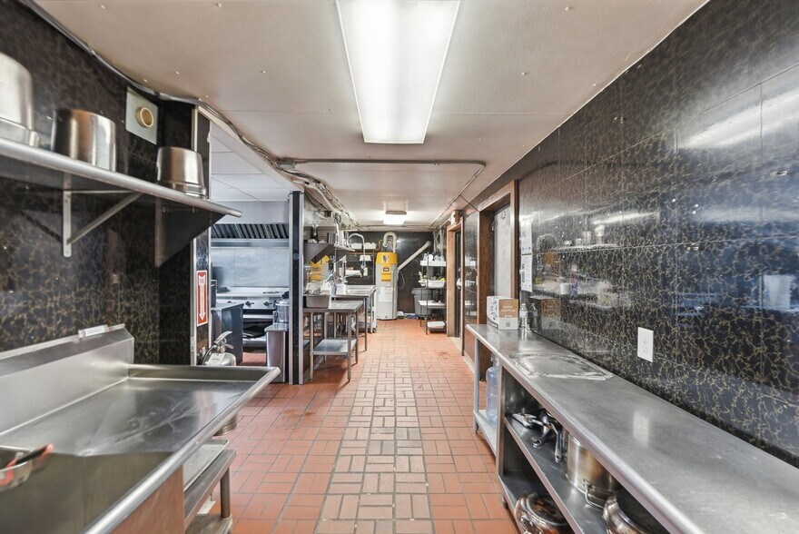 More Photos Of 1404 E College Dr, Marshall General Retail For Sale