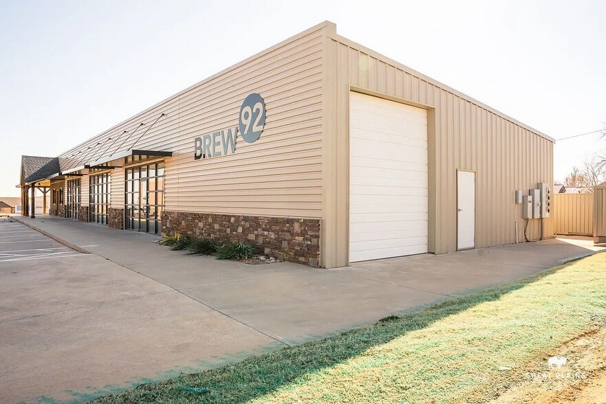 More Photos Of 204 S Broadway Ave, Hinton Storefront Retail Office For Sale