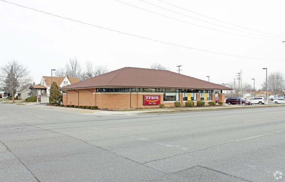 More Photos Of 17011 E Nine Mile Rd, Eastpointe Bank For Sale