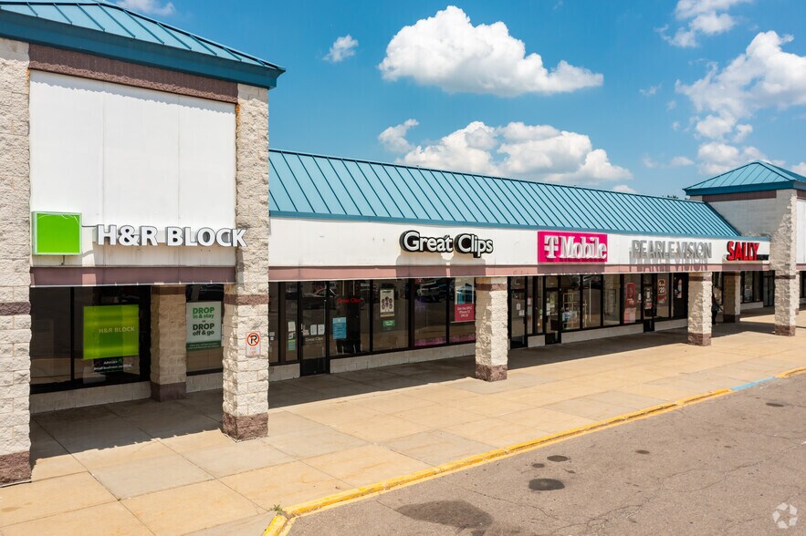 More Photos Of 4157-4245 E Court St, Burton Department Store For Sale