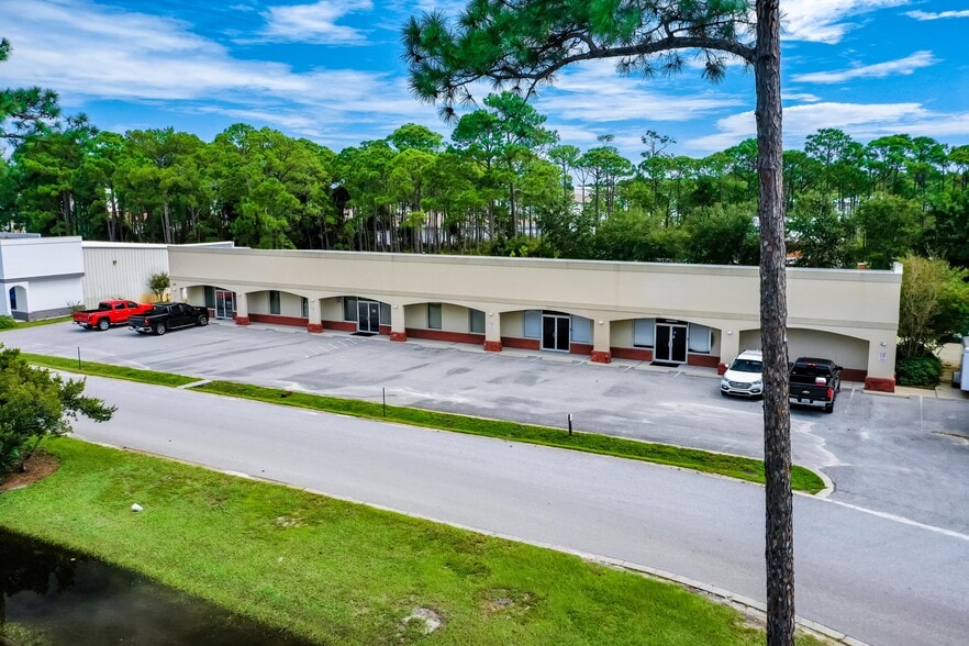 More Photos Of 101 Business Centre Dr, Miramar Beach Service For Lease