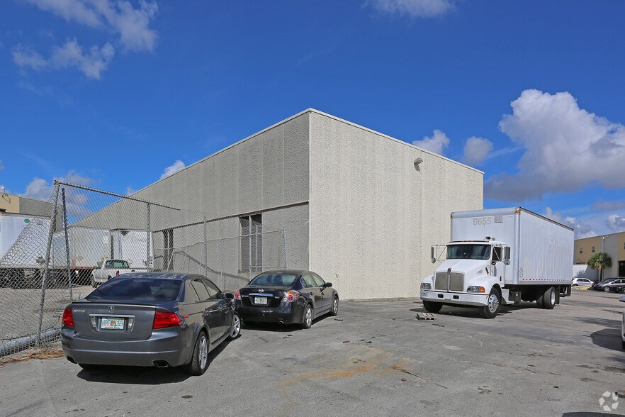 More Photos Of 8740-8890 NW 102nd St, Medley Warehouse For Lease