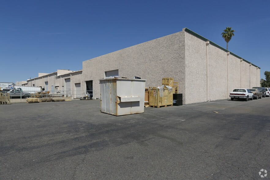 More Photos Of 910 S Hohokam Dr, Tempe Warehouse For Lease
