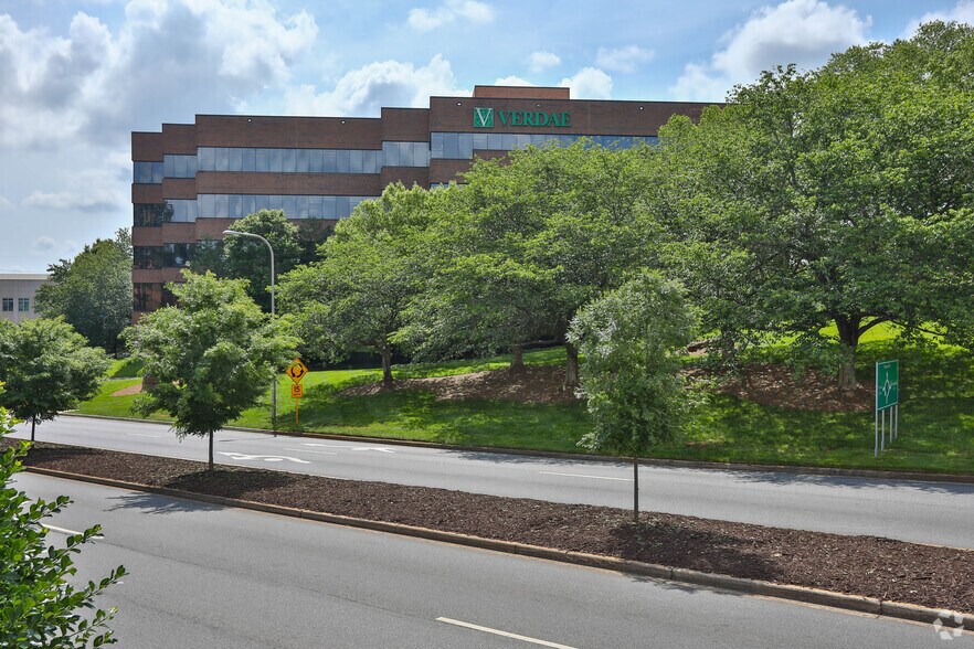 More Photos Of 124 Verdae Blvd, Greenville Office For Lease