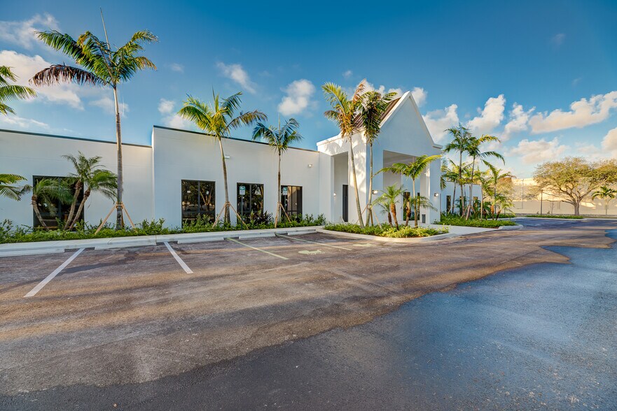 More Photos Of 8950 SW 152nd St, Palmetto Bay Medical For Lease