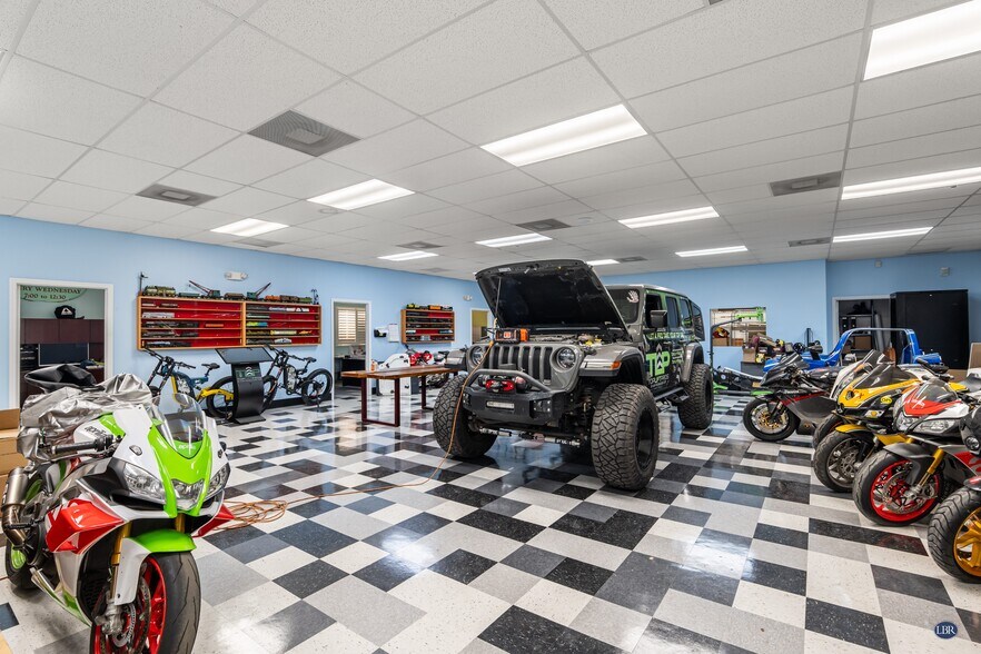 More Photos Of 4200 Dow Rd, Melbourne Unknown For Lease