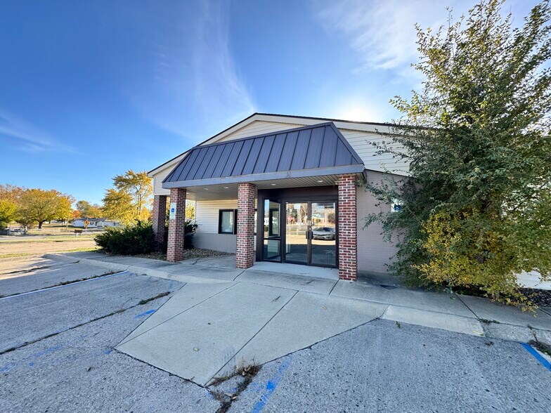 More Photos Of 525 E Hartman Rd, Anderson Medical For Sale