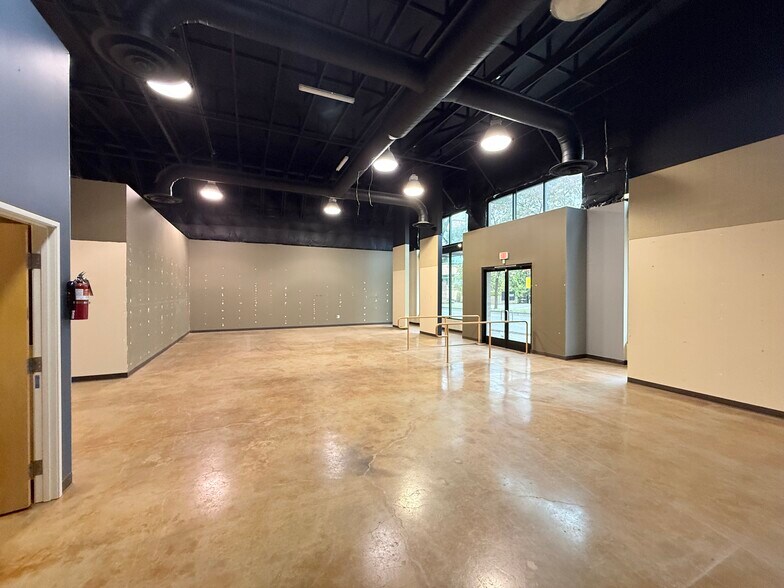 More Photos Of 6639-6655 SW Macadam Ave, Portland Storefront For Lease