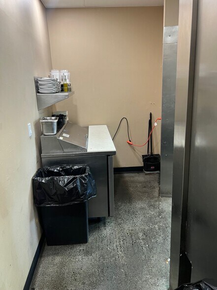 More Photos Of 217 N Elder St, Moses Lake Restaurant For Sale