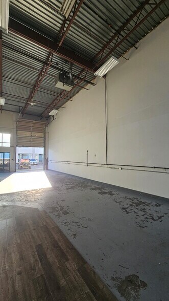 More Photos Of 1833 Coast Meridian Rd, Port Coquitlam Warehouse For Sale