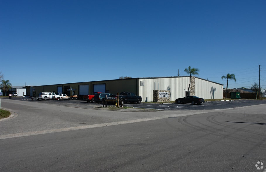More Photos Of 12295 Automobile Blvd, Clearwater Warehouse For Lease
