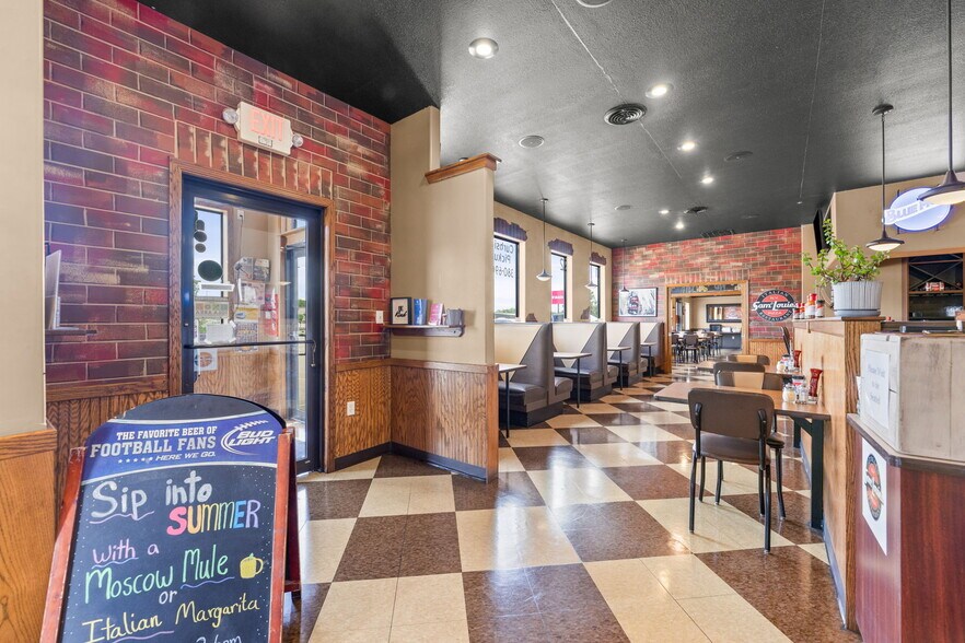 More Photos Of 2150 N State St, Iola Restaurant For Lease