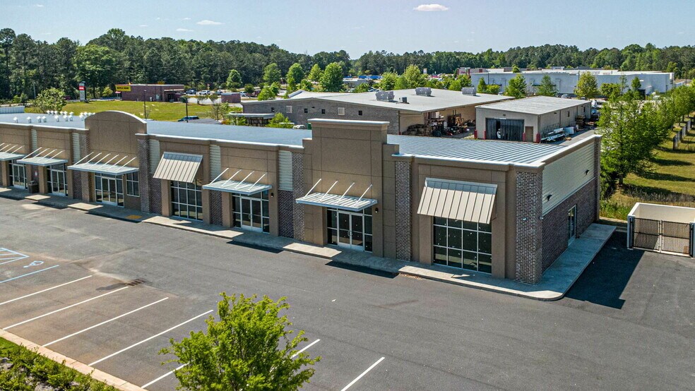 More Photos Of 7465 Blackmon Ln, Columbus Freestanding For Lease