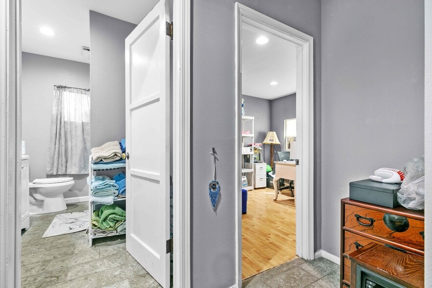 More Photos Of 7317 Clybourn Ave, Sun Valley Contractor Storage Yard For Sale