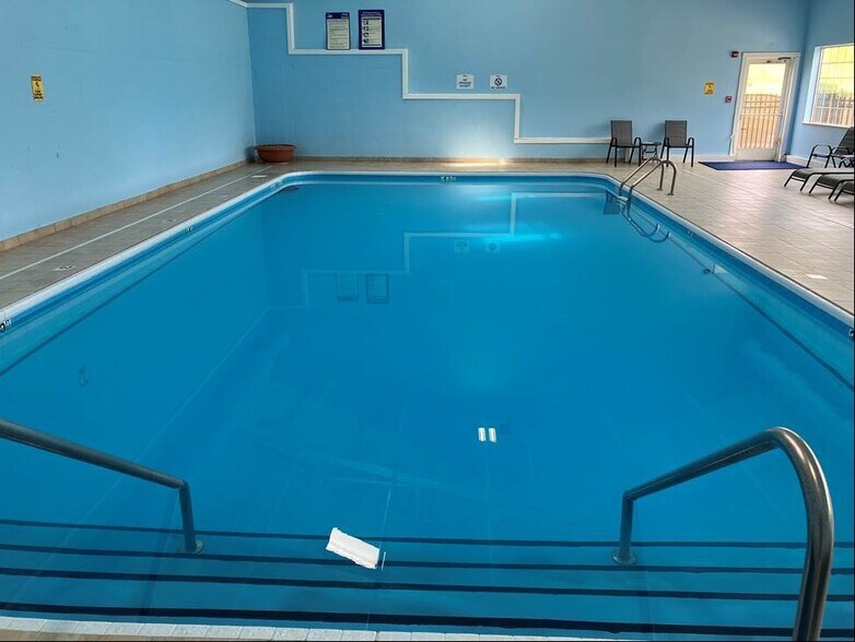 More Photos Of 1400 US Highway 31, Beulah Hotel For Sale