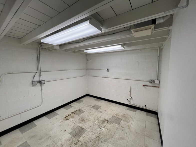 More Photos Of 3600-3610 S Huron St, Englewood Warehouse For Sale