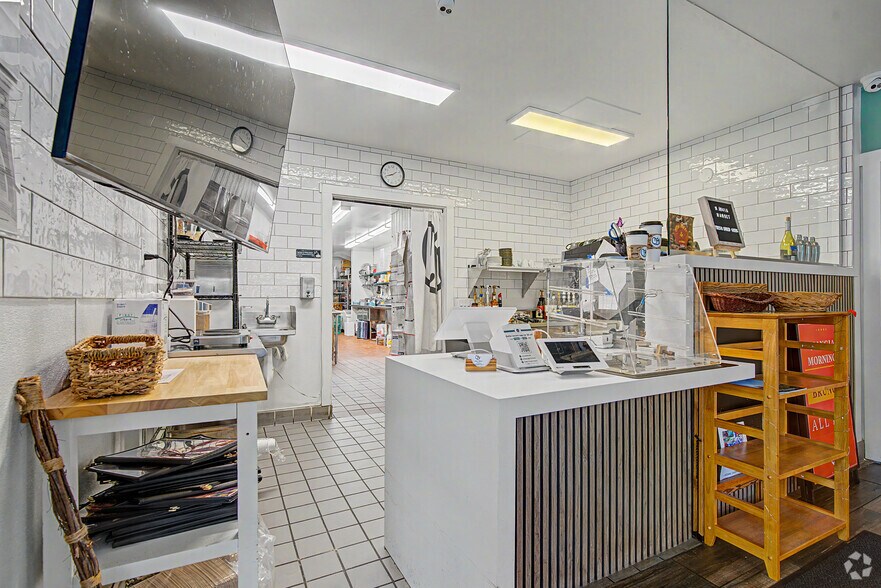 More Photos Of 14554 Big Basin Way, Saratoga Storefront Retail Office For Lease