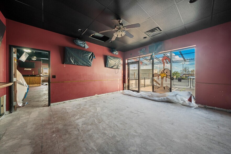 More Photos Of 2221 W Walnut St, Rogers Restaurant For Sale